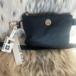Anne Klein new w/ tags belt with attaching purse